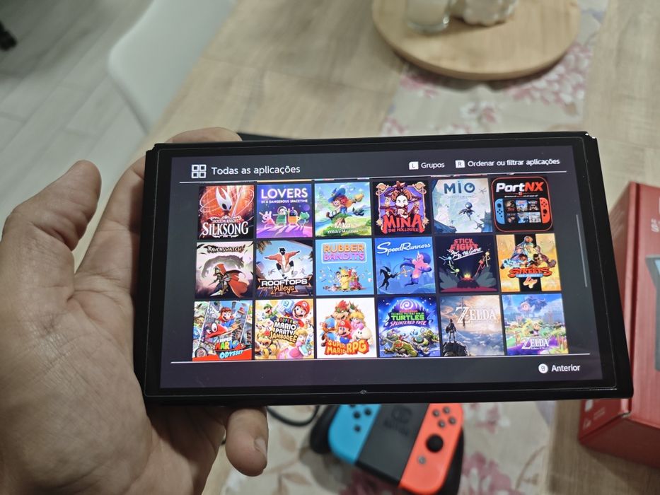 Nintendo Switch OLED Desbloqueada + Cartão 128 GB + Acessórios