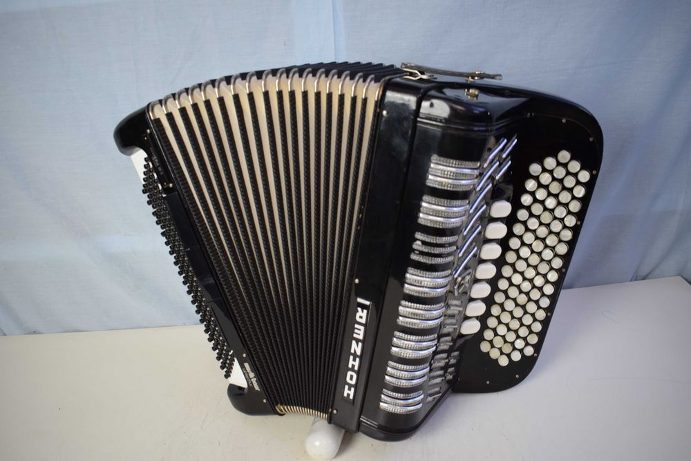 Acordeao Hohner III S. N 217