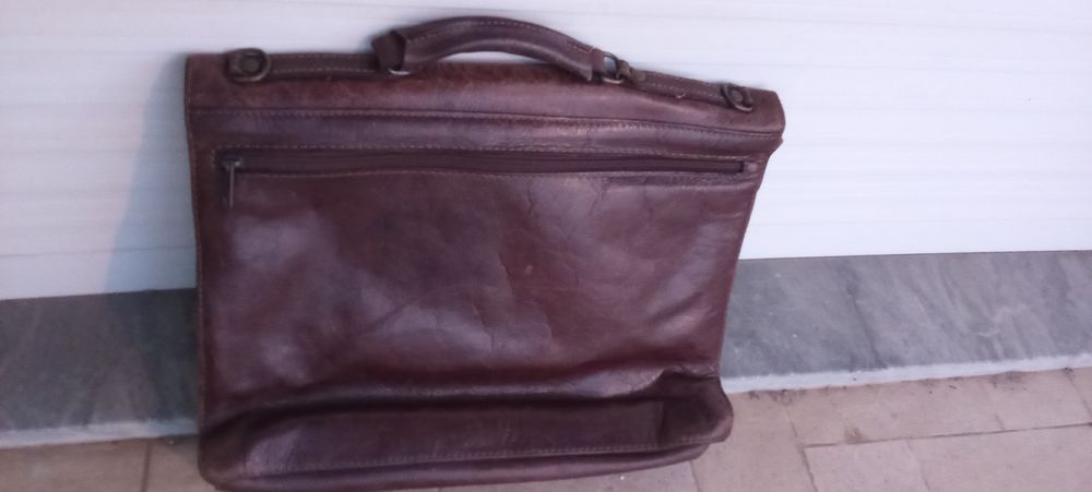 PASTA COURO DIPLOMATA. Com Divisões  Fechos