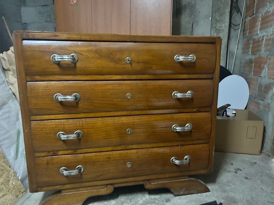 Cômoda rústica com 4 gavetas