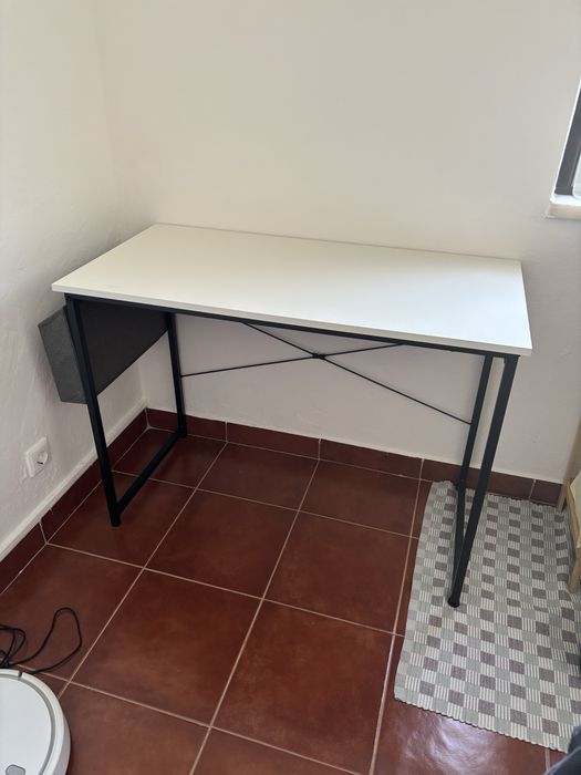 secretaria branca com caixa de arrumacao lateral