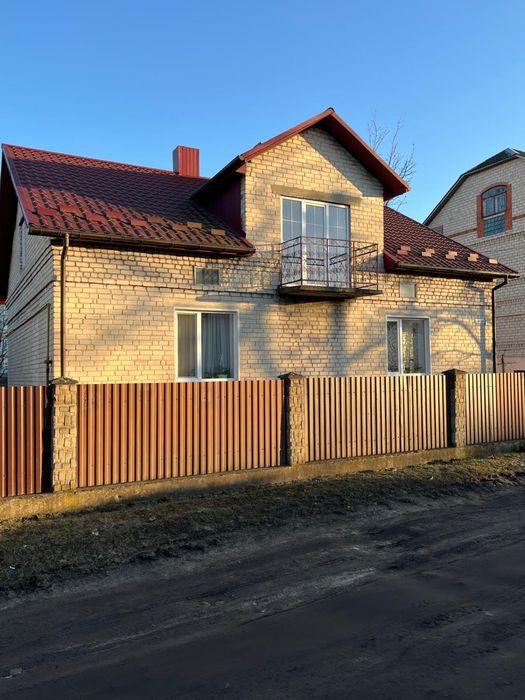 Будинок цегляний Якісний З ремонтом та з садом та Хоз Приміщенням