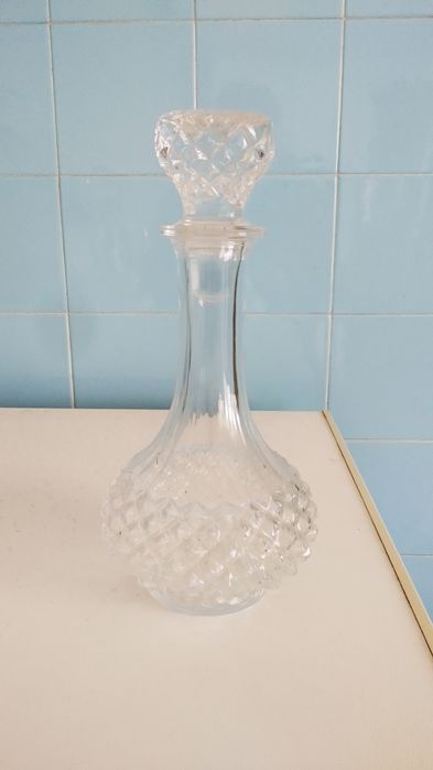 Vendo garrafas licoreiras de cristal vintage e outras também vintage