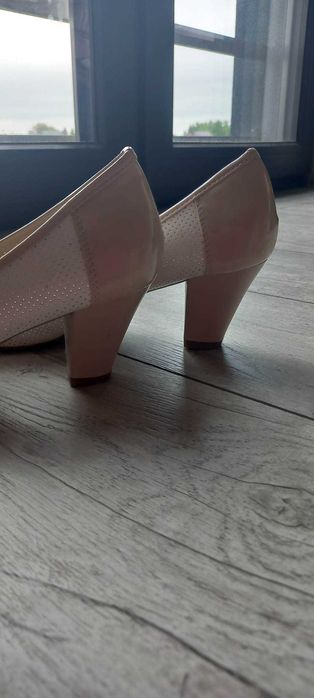 Buty kremowo  beżowe