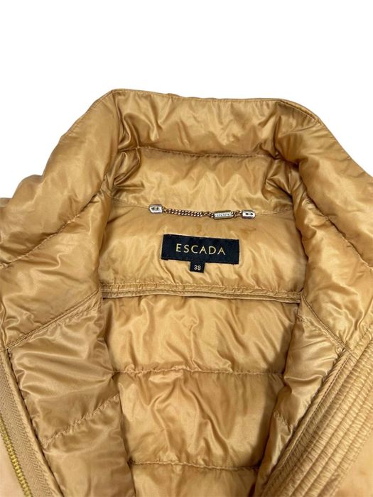 Пухова стьобана куртка з поясом Escada оригінал