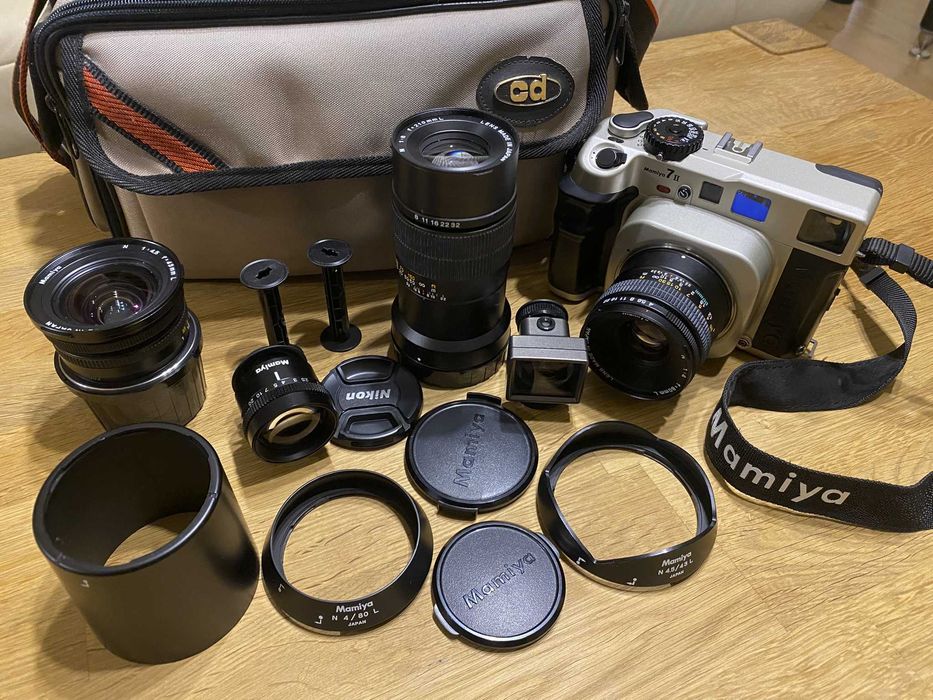 Aparat 6x7 Mamiya 7 mark II z obiektywami 43/4,5 plus 80/4 plus 210/8