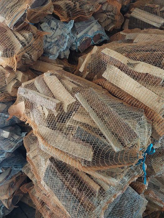 Drewno rozpałkowe w workach