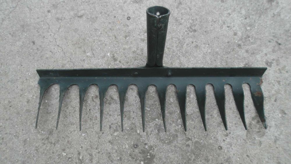 Грабли садовые металлические