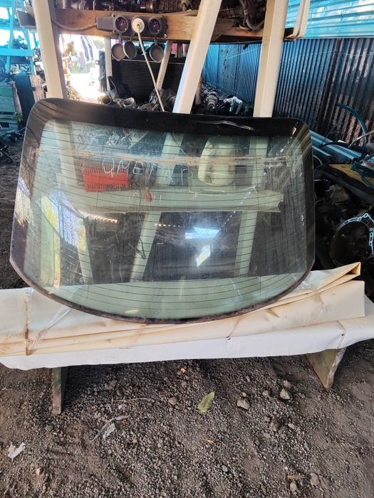 Задне скло Опель омега в сідан