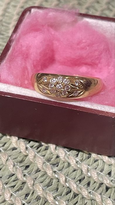 Anel de ouro 19.2 com zirconias
