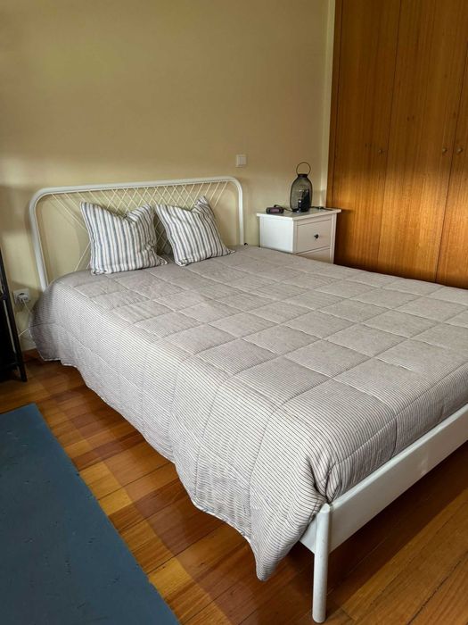 Cama de metal + colchão - ótimo estado - Mudança de casa