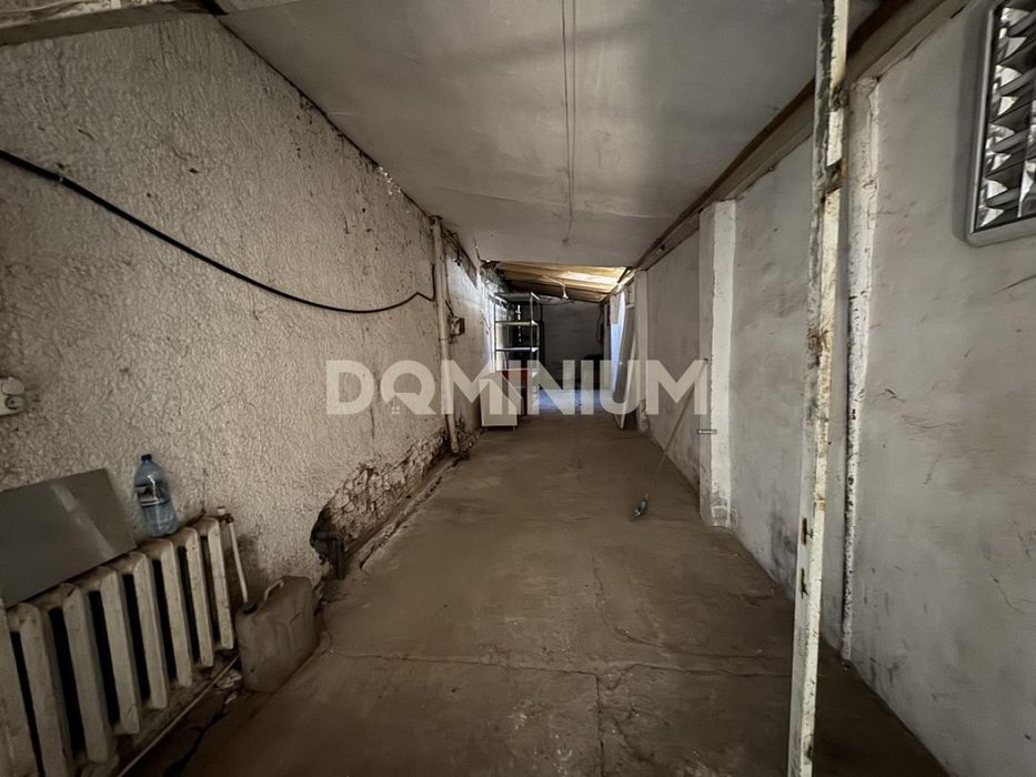 Магазин + офіси + склад, 520 м², прохідне місце,м.Виноградів