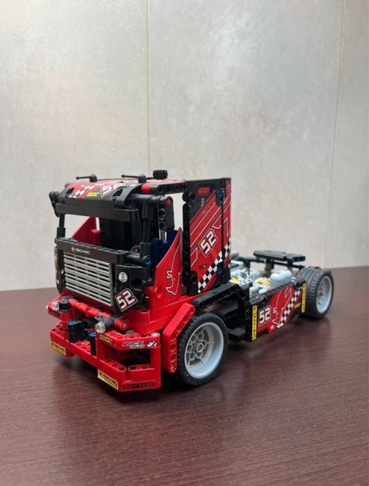 Lego Technic 2w1 Ciężarówka wyścigowa 42041