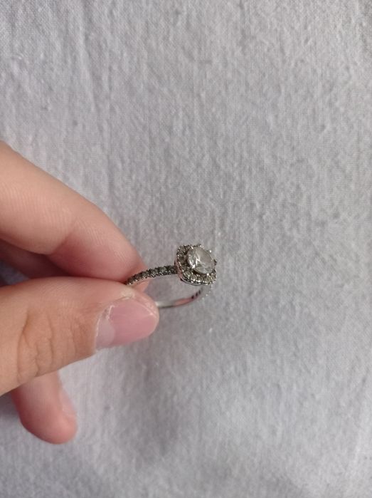 Обручка жіноча з камінчиком сталева