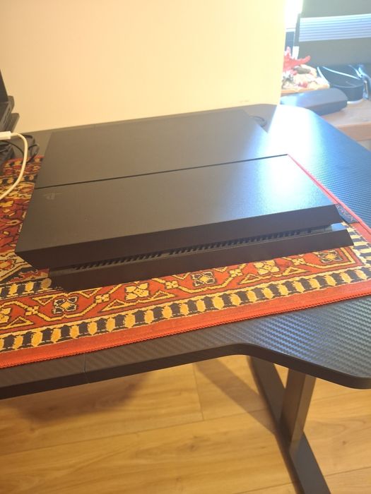 Ps4 1TB z orginalnym padem