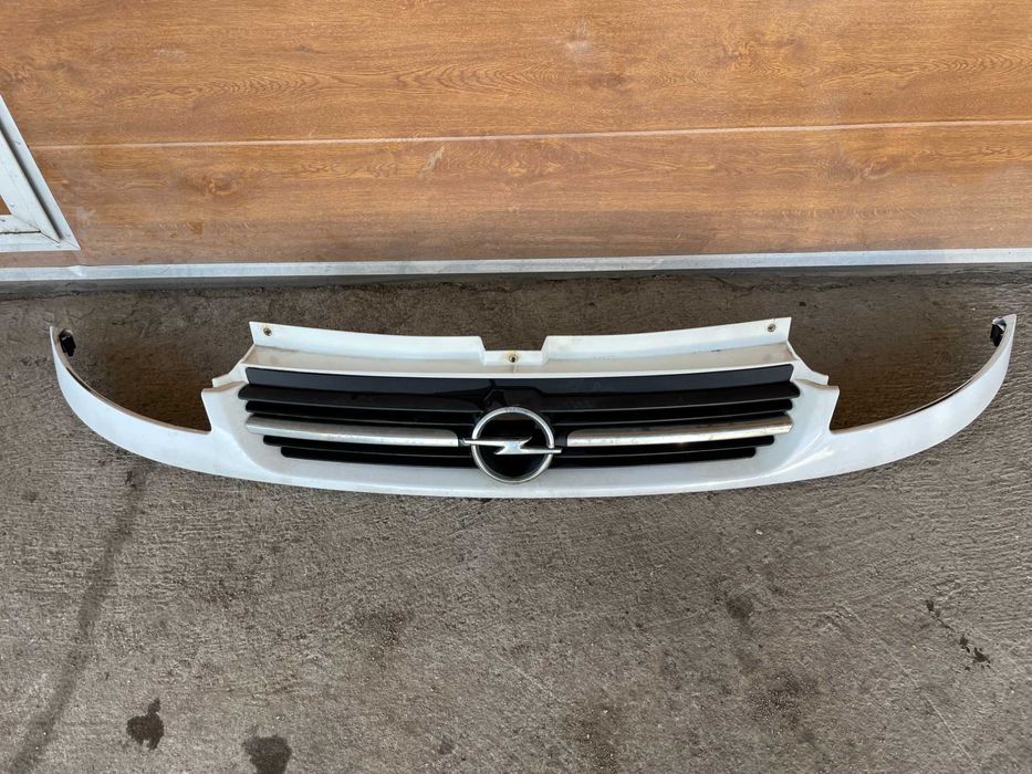 Blenda Przód Opel Vivaro A