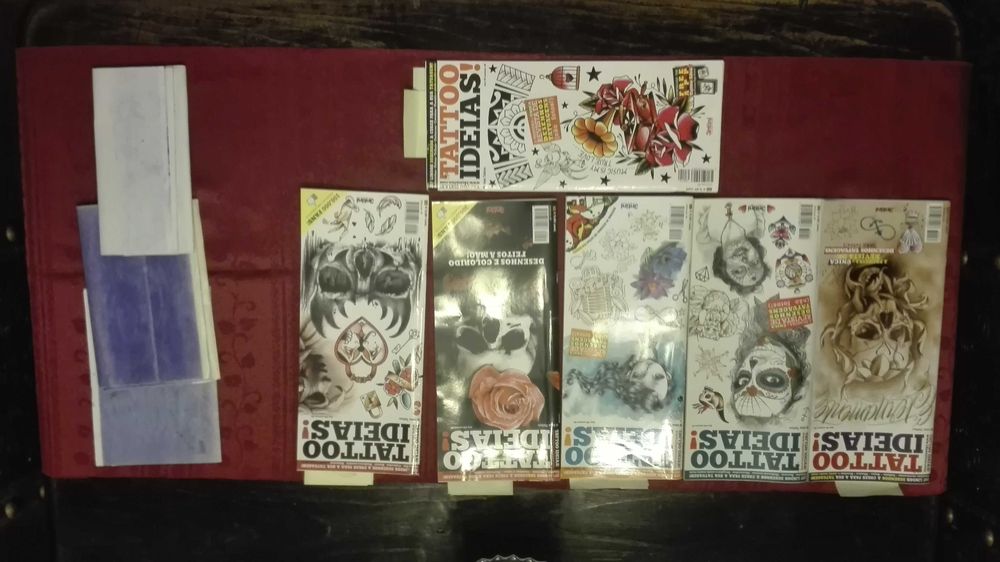 Material variado para fazer tatuagens
