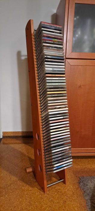 Móvel cerejeira 50 CDs