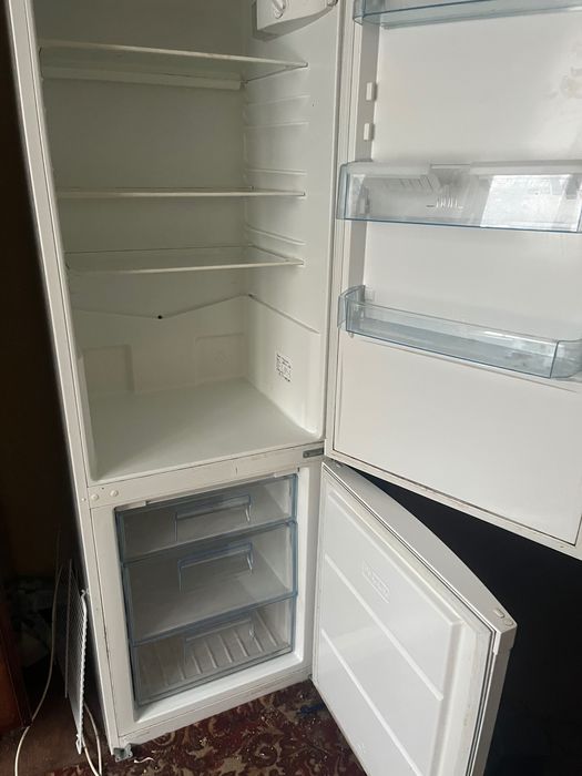 Продам холодильник Electrolux ENB 34000 W8