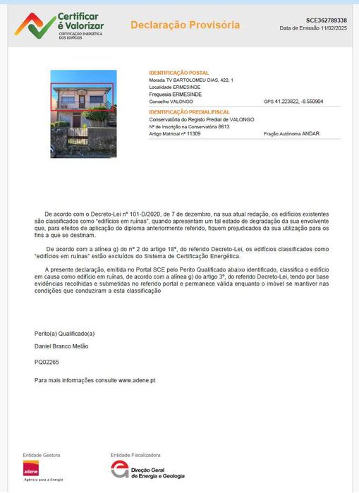 Ermesinde - Moradia de 4 frentes com terreno, em propriedade total com dois andares para restauro/investimento.