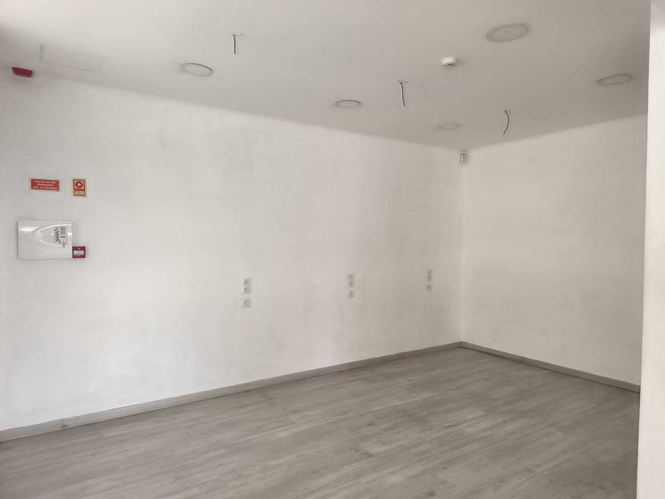 Loja para Venda no Cacém bem localizada com 75m2 em 2 pisos