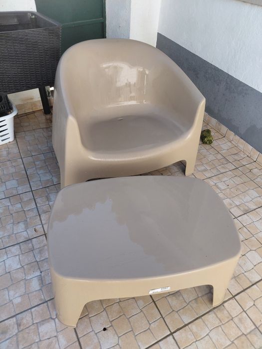 Mesa e cadeirão jardim