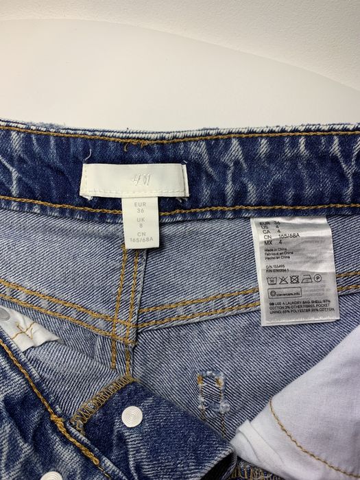 Джинсові шорти H&M жіночі, з потертостями необробленим краєм