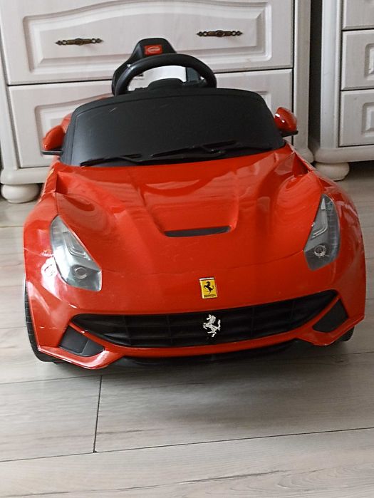 Samochód dla dzieci ferrari.