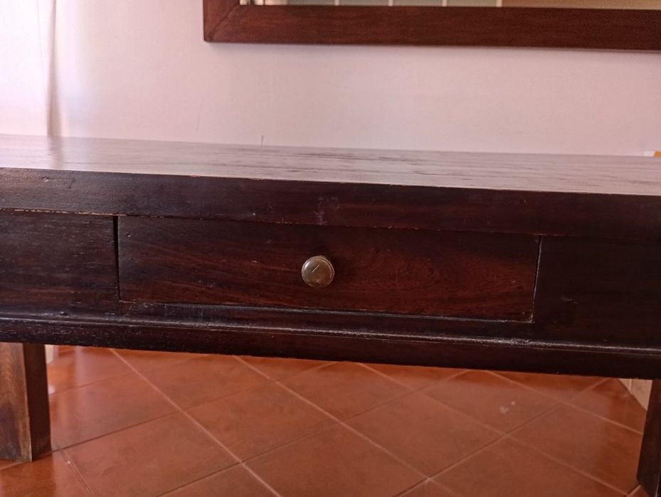 Mesa de jantar rústica em madeira maciça