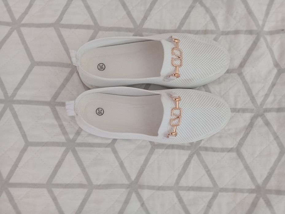 Sapatos brancos femininos
