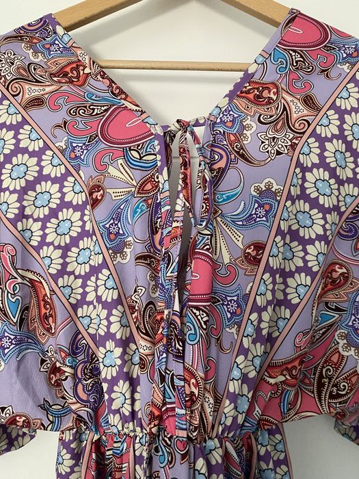 Vestido comprido com decote