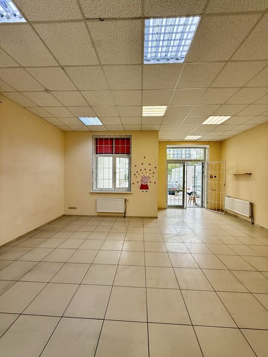 Оренда комерційного приміщення 41,7 м², центр Вишневого, Акварелі-1