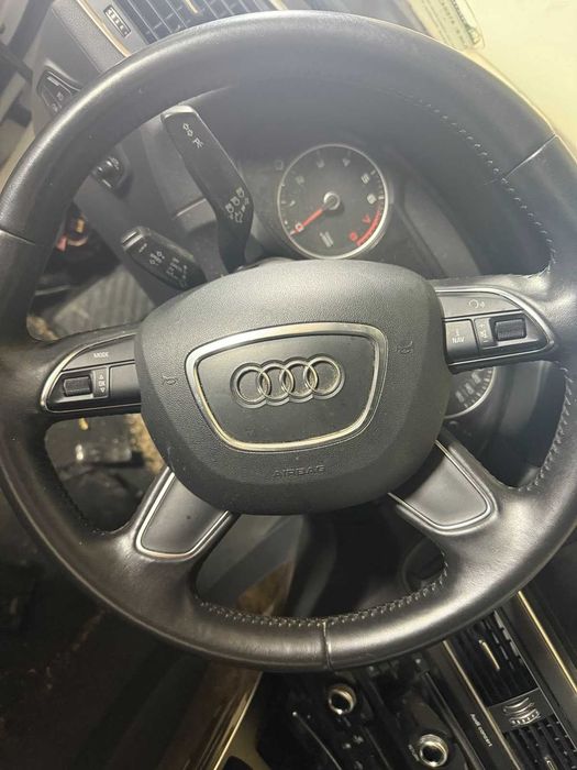 Подушка безопасности (AIRBAG) безпеки в руль на Ауди Q5 q5 8R0880201L