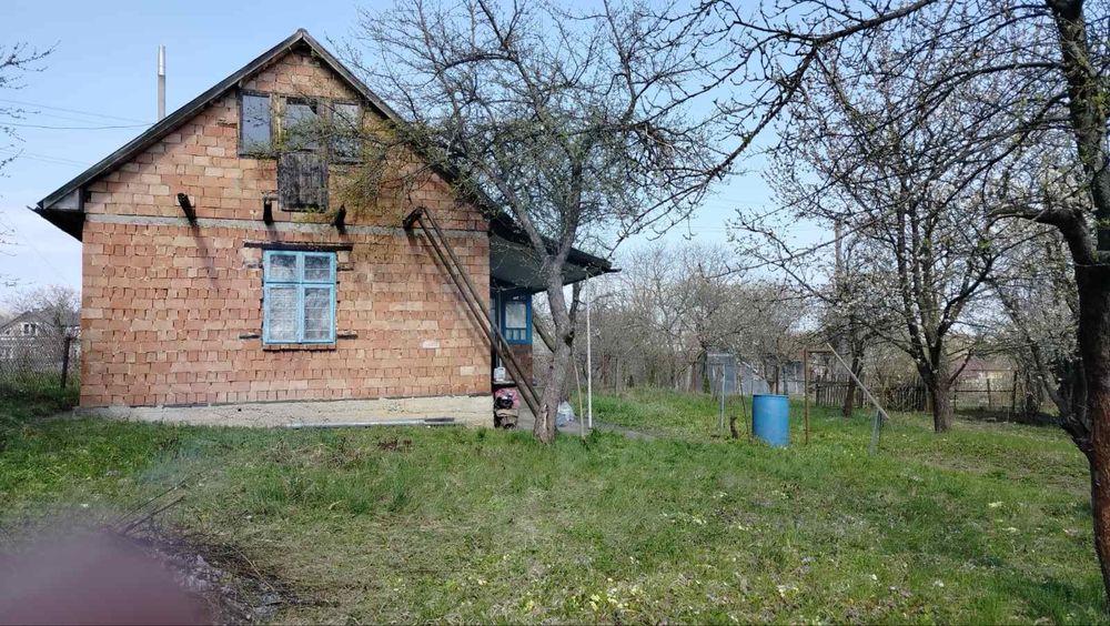 Продається дачна ділянка з будинком