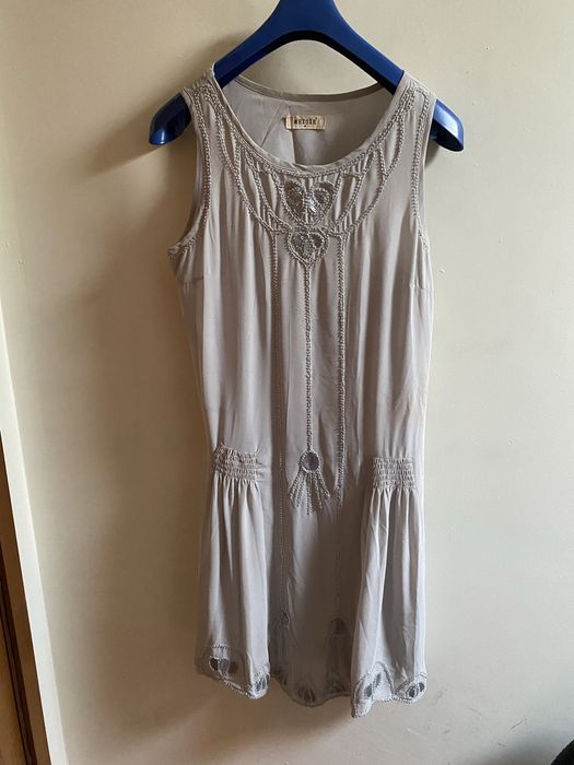 Vestido cinzento elegante