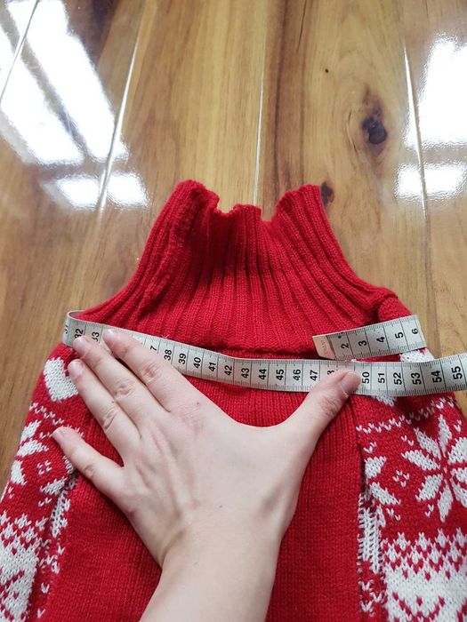 Czerwono biały świąteczny sweter dla psa z pingwinami sercami  L