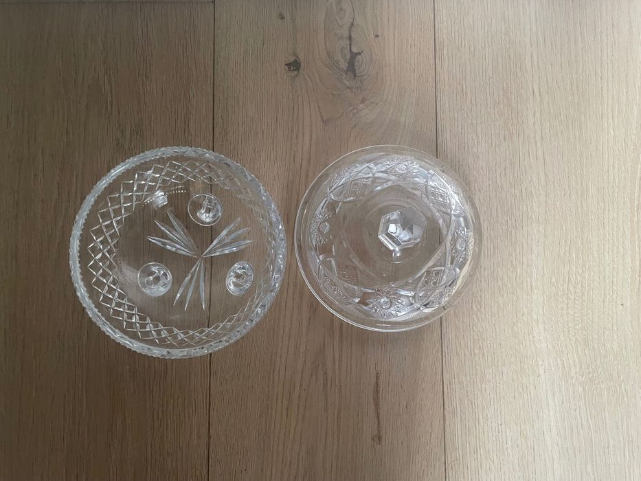 Kryształowe naczynie z pokrywką