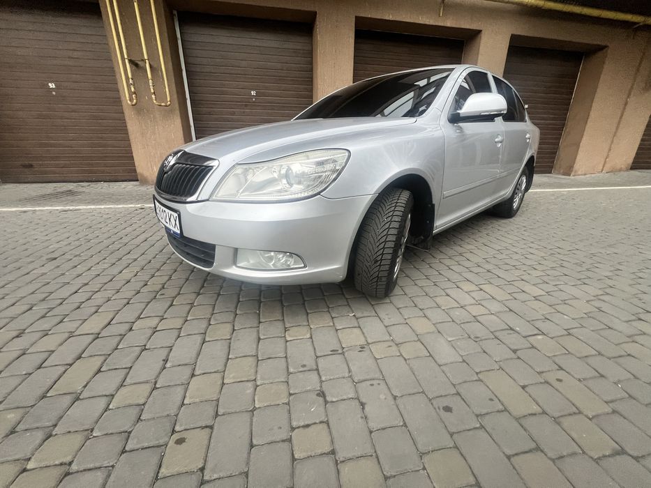 Продам  Skoda Octavia A5 MPI 1.6 машинка в гарному технічному стані повністю обслужена на хорошій зимній резині деталі за телефоном