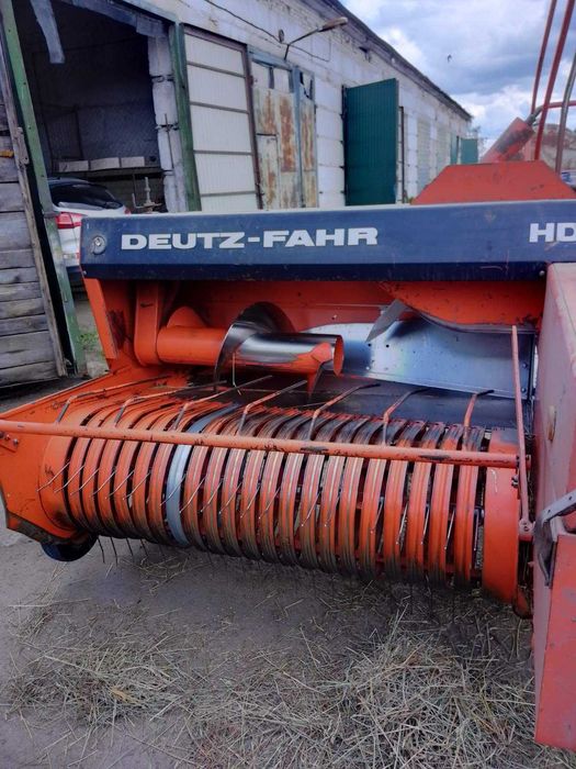 Продам прес-підбірник Deutz-Fahr HD400