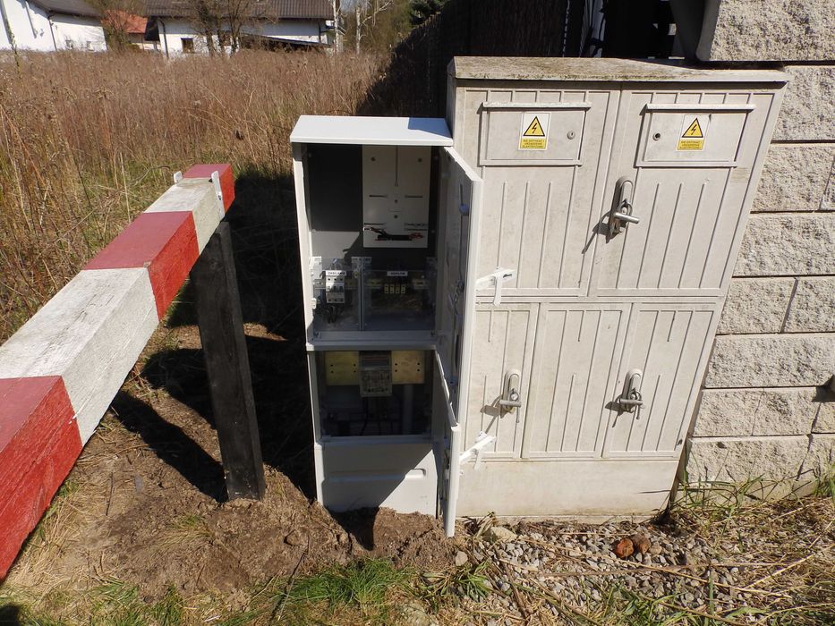 Elektryk , przyłącza , prowizorki budowlane , Usługi elektryczne