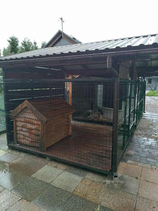 Kojec dla psa z dużą budą ocieplaną
