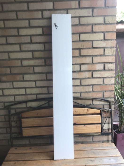 Подоконик белый пласти