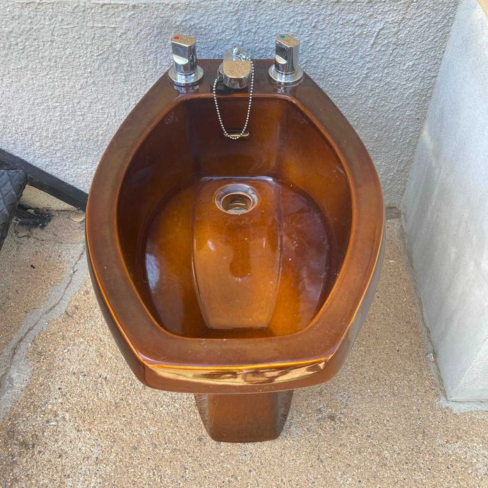 Loiças Sanitárias Castanhas (Anos 80)