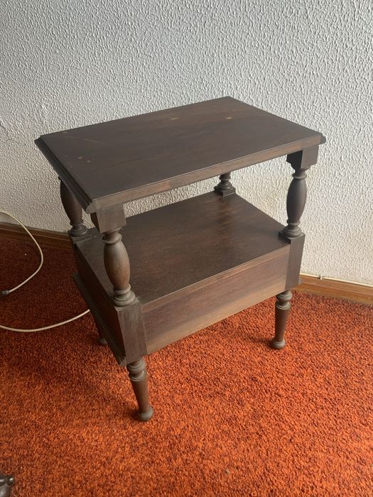 Conjunto de Quarto Clássico em Madeira Maciça – Elegância e Qualidade