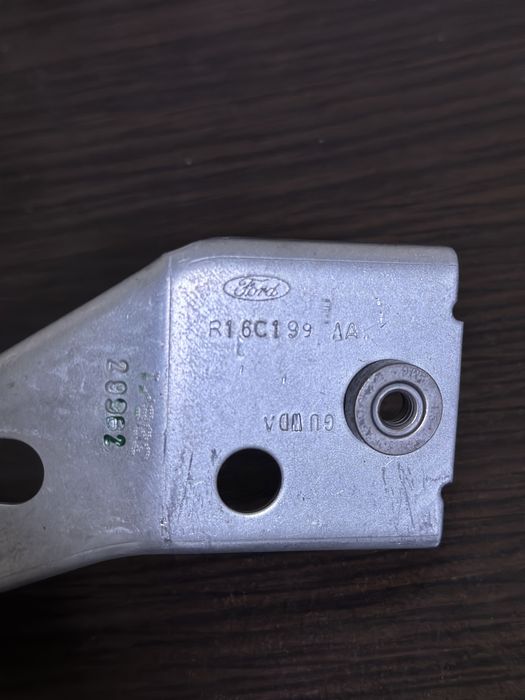 Кріплення крила Ford