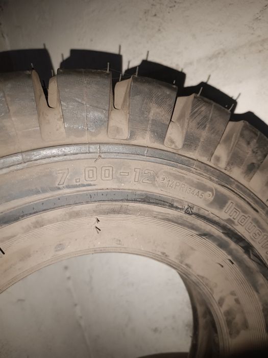 Pneu 7.00x12 de Bobcat