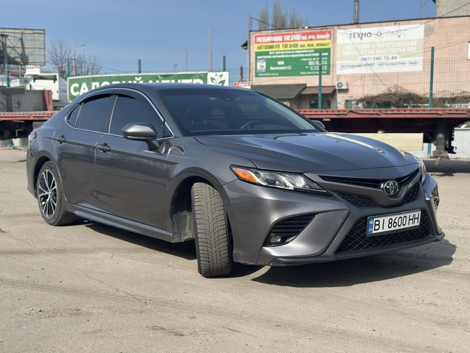 Toyota Camry SE 2018 рік