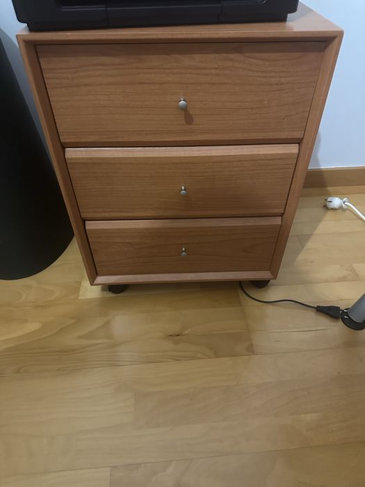 Mesas de cabeceira de cerejeira