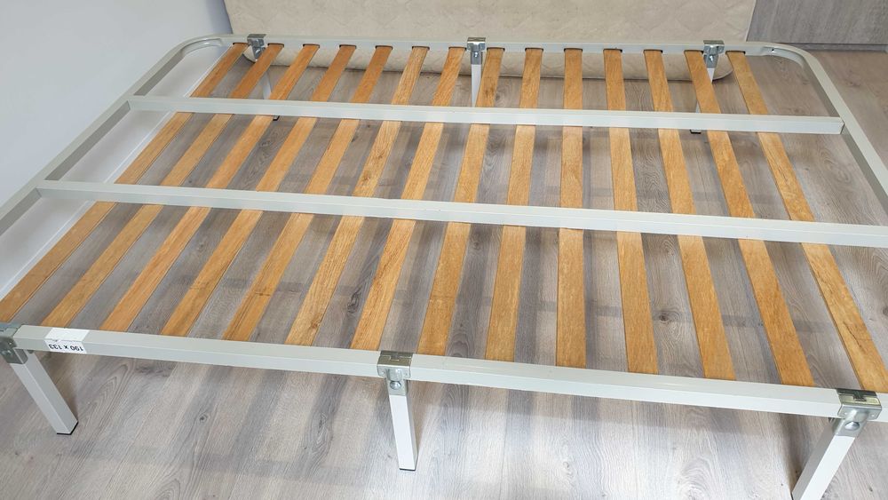 Sommier / Estrado metálico com pés para colchão