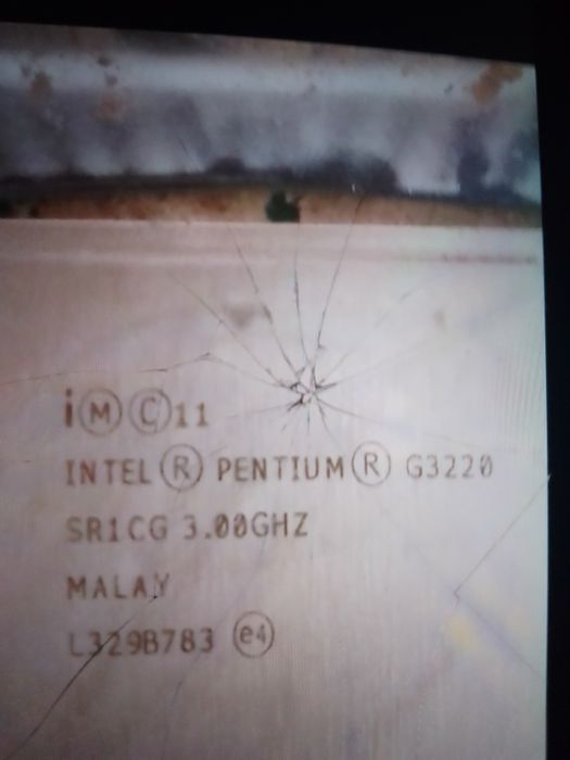 Оперативна пам'ять DDR 3 на 2 ГБ. Процесор INTEL Premium G 3220.